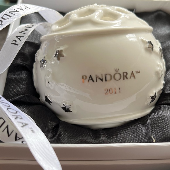 Pandora 2011 Porcelain Ball Christmas Tree🎄 Ornament w Ribbon & Original Box 🎁 - Picture 3 of 14